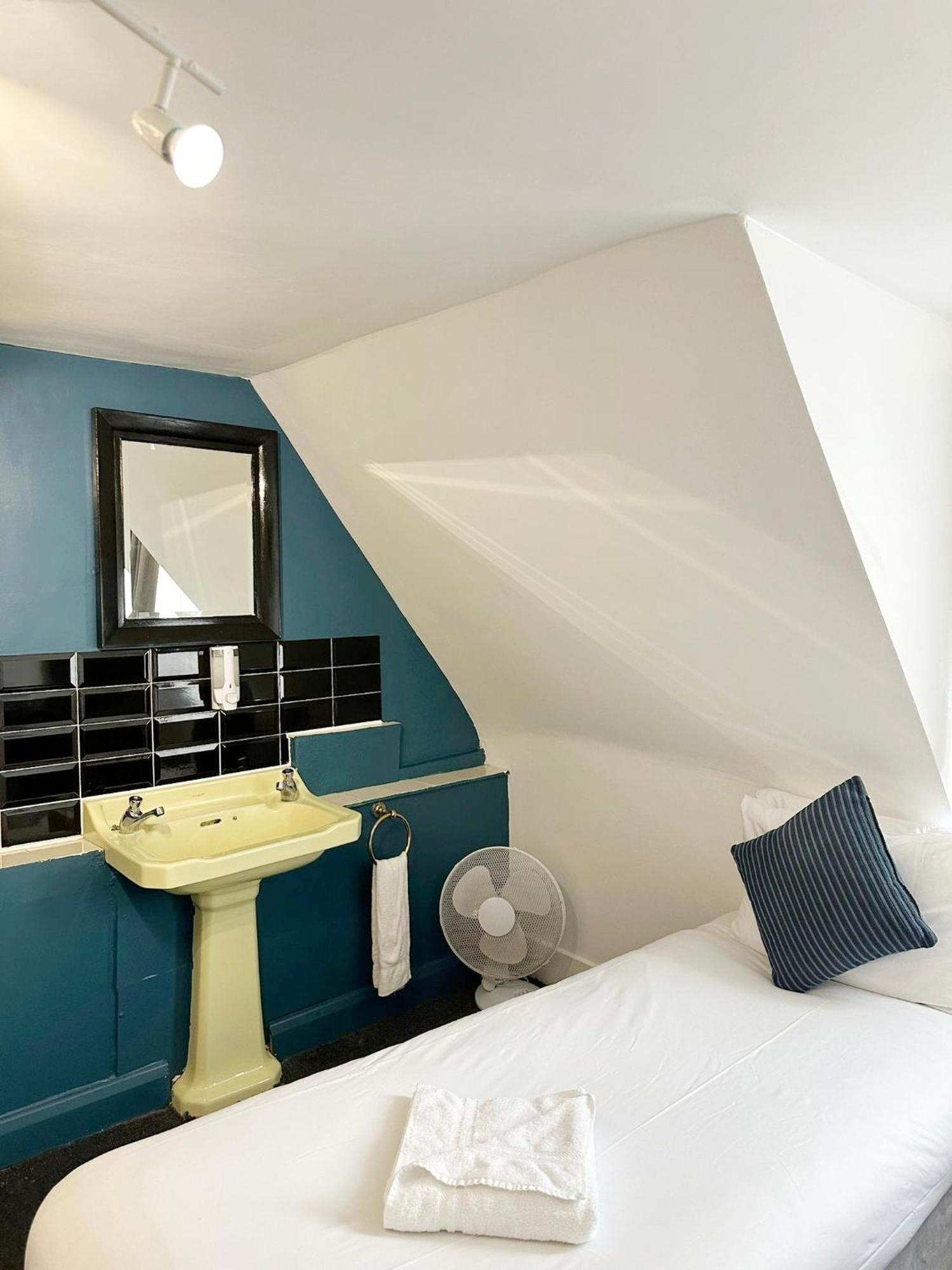 Zweibettzimmer mit Gemeinschaftsbad
