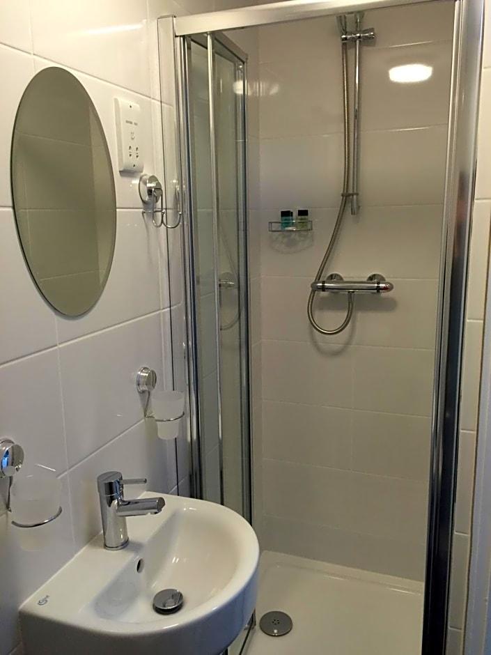 Doppelzimmer mit eigenem Bad