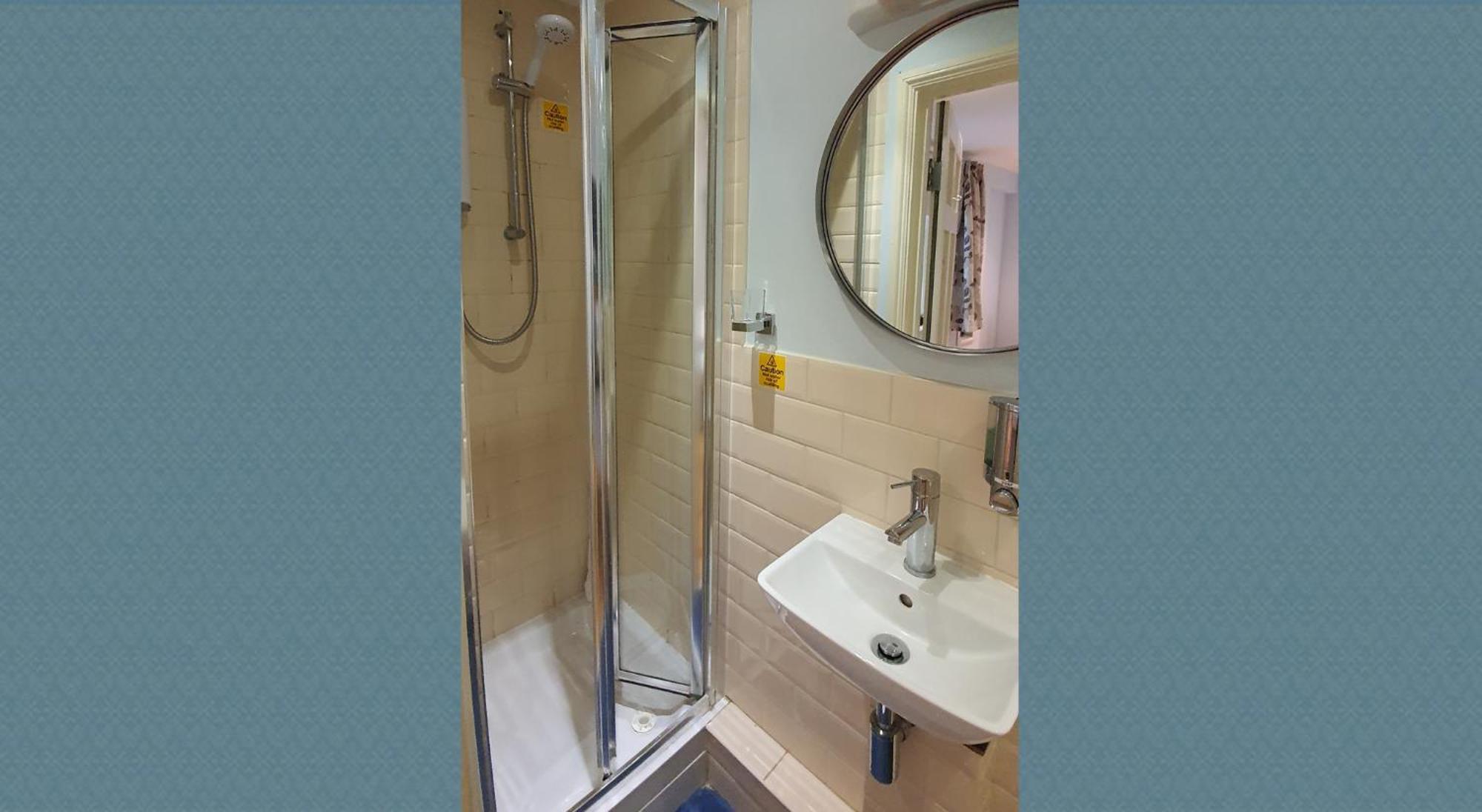 Double Room Private Bathroom