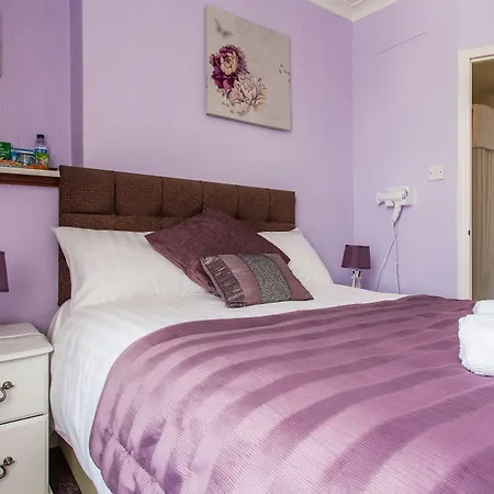 Brighton Surf Guest House-3
